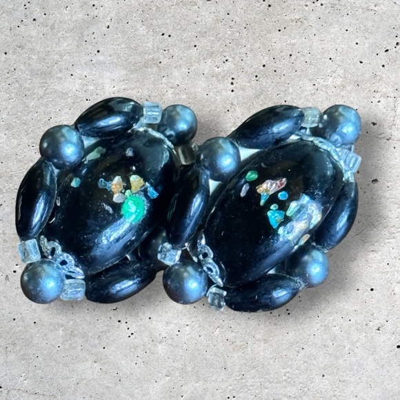 Seven 7 pairs vintage clip on estate earrings in blacks and grays marked Japan - Picture 11 of 15